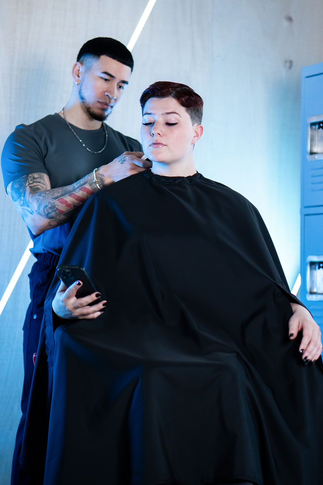 The Hands Free Barber Cape - Solid Black